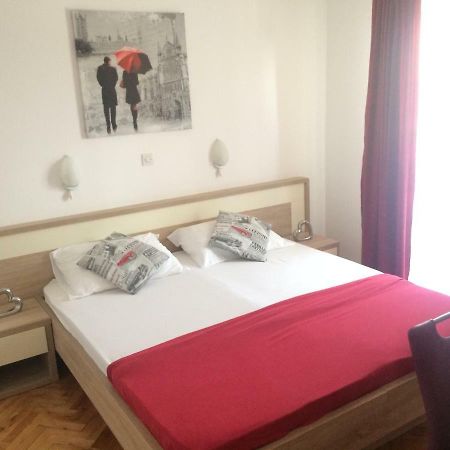 Apartmani Adriatic Ana نوفاليا المظهر الخارجي الصورة