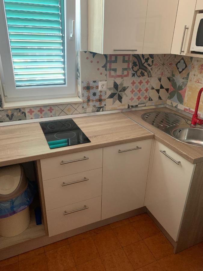 Apartmani Adriatic Ana نوفاليا المظهر الخارجي الصورة