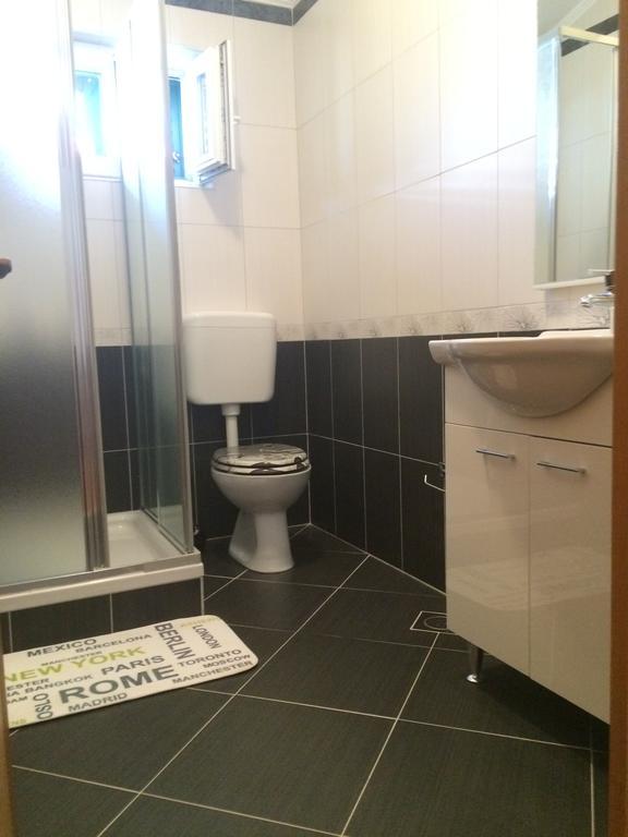 Apartmani Adriatic Ana نوفاليا المظهر الخارجي الصورة