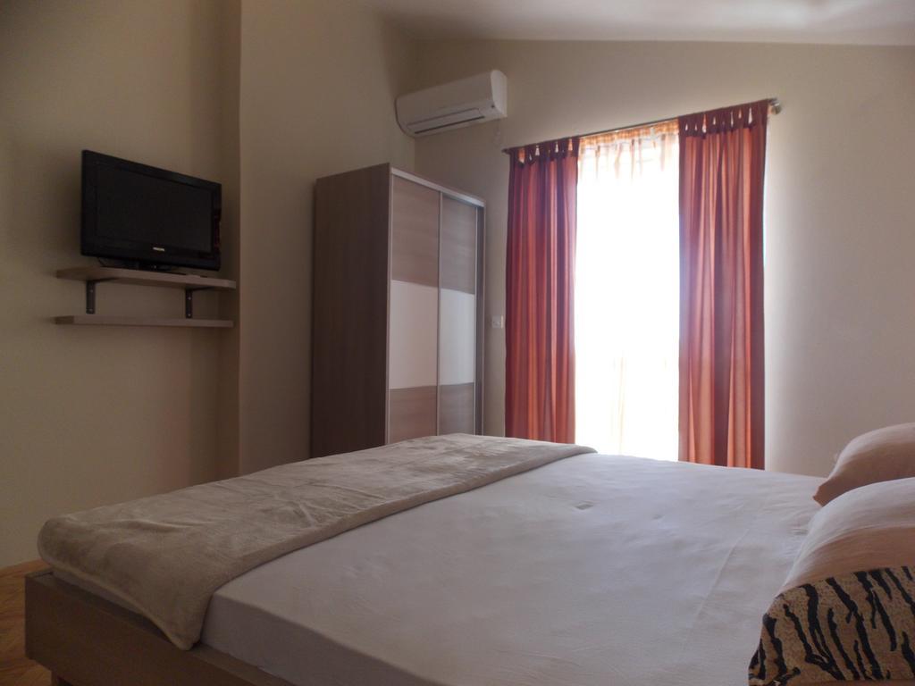 Apartmani Adriatic Ana نوفاليا المظهر الخارجي الصورة