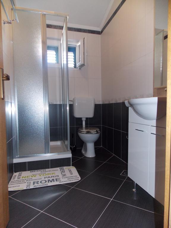 Apartmani Adriatic Ana نوفاليا المظهر الخارجي الصورة