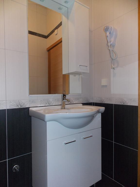 Apartmani Adriatic Ana نوفاليا المظهر الخارجي الصورة