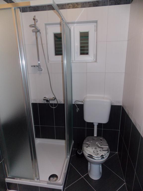 Apartmani Adriatic Ana نوفاليا المظهر الخارجي الصورة
