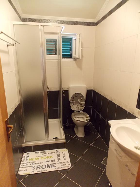 Apartmani Adriatic Ana نوفاليا المظهر الخارجي الصورة