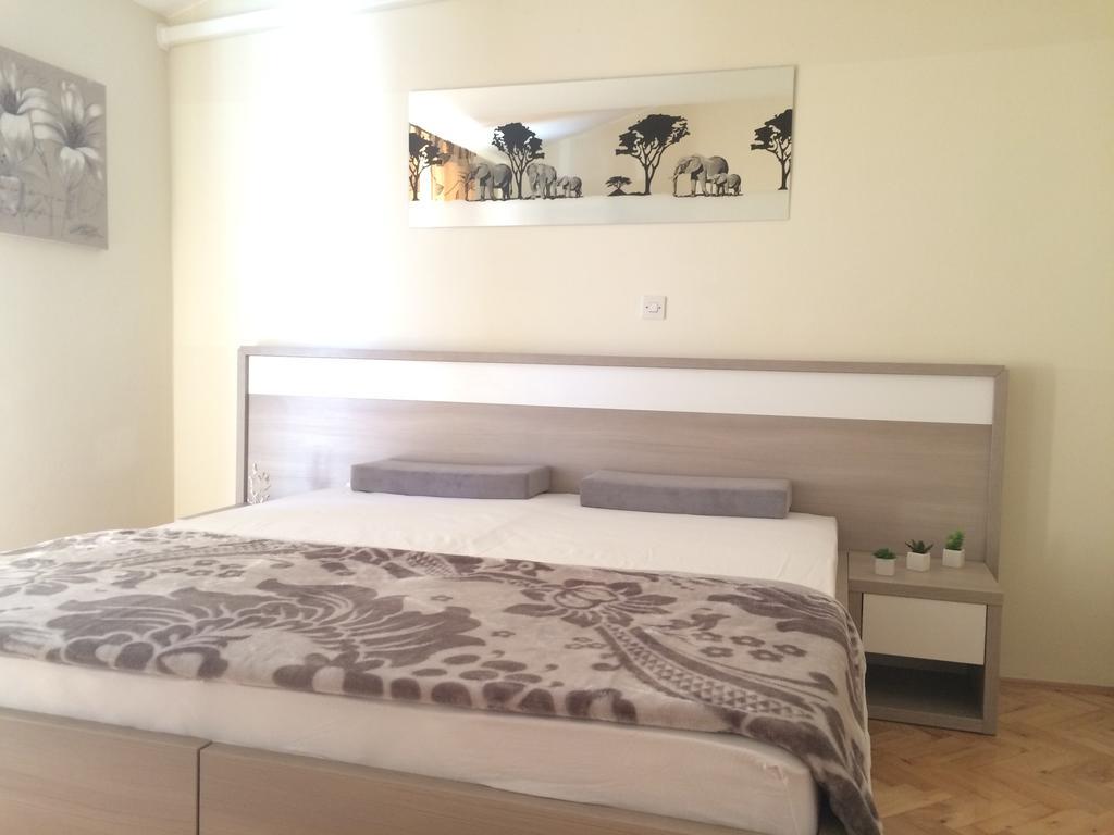 Apartmani Adriatic Ana نوفاليا المظهر الخارجي الصورة