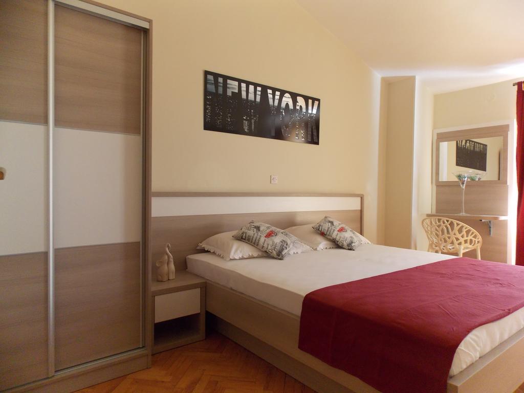 Apartmani Adriatic Ana نوفاليا المظهر الخارجي الصورة