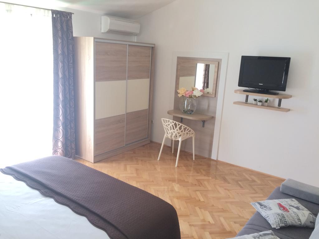 Apartmani Adriatic Ana نوفاليا المظهر الخارجي الصورة