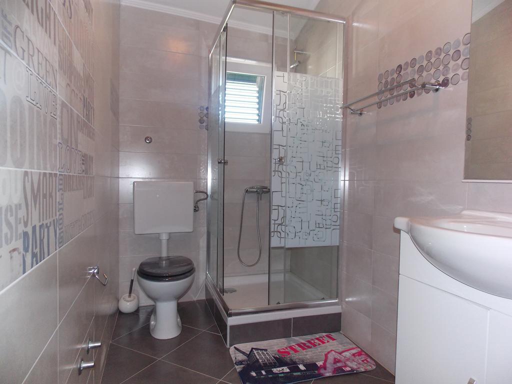 Apartmani Adriatic Ana نوفاليا المظهر الخارجي الصورة