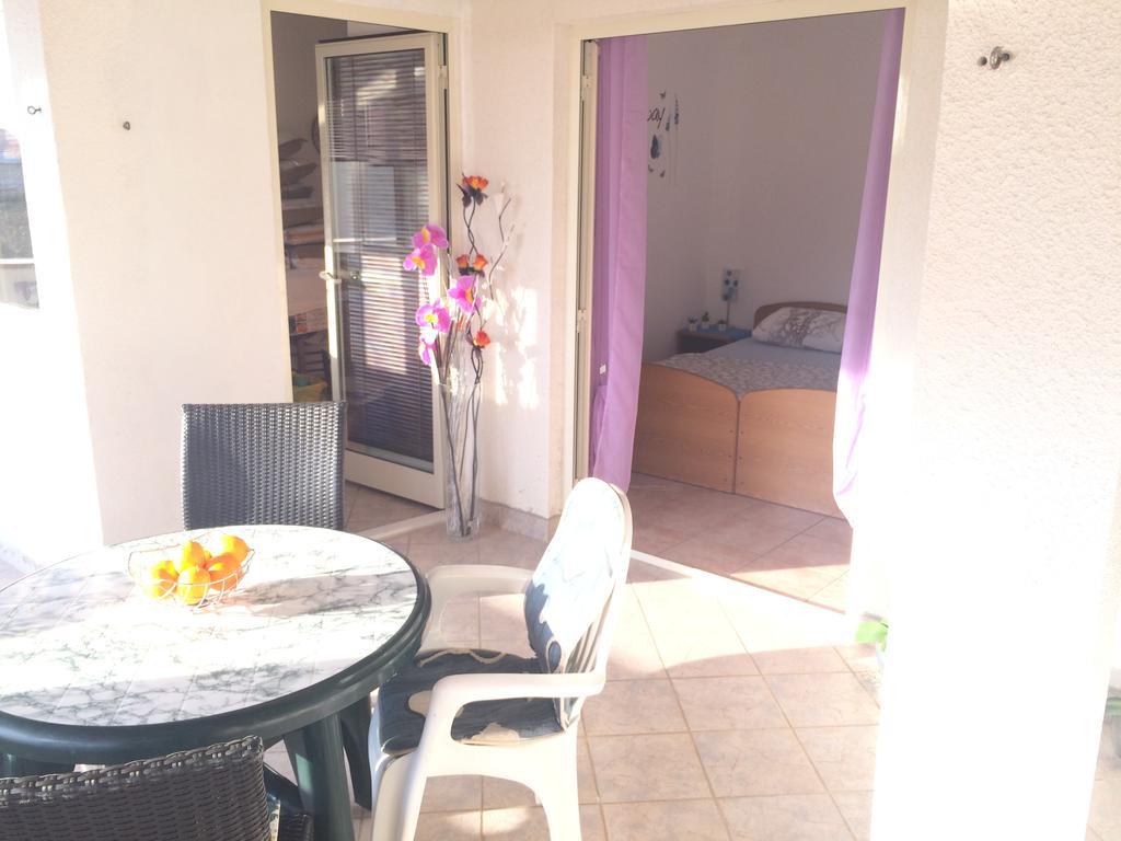 Apartmani Adriatic Ana نوفاليا المظهر الخارجي الصورة