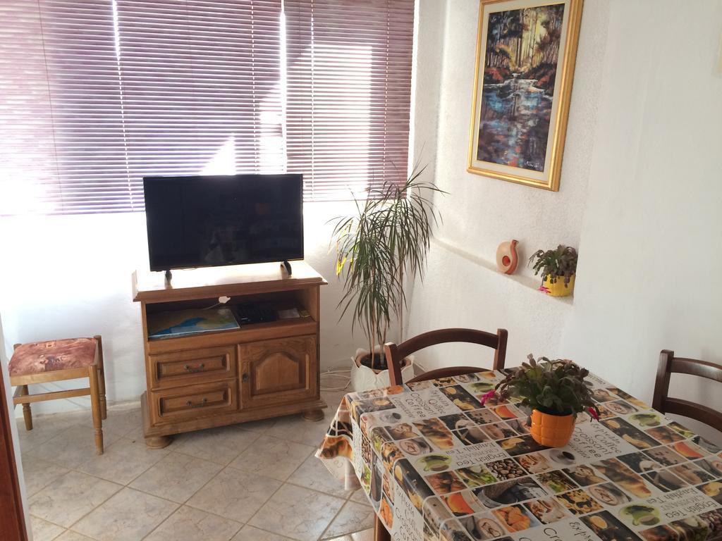 Apartmani Adriatic Ana نوفاليا المظهر الخارجي الصورة