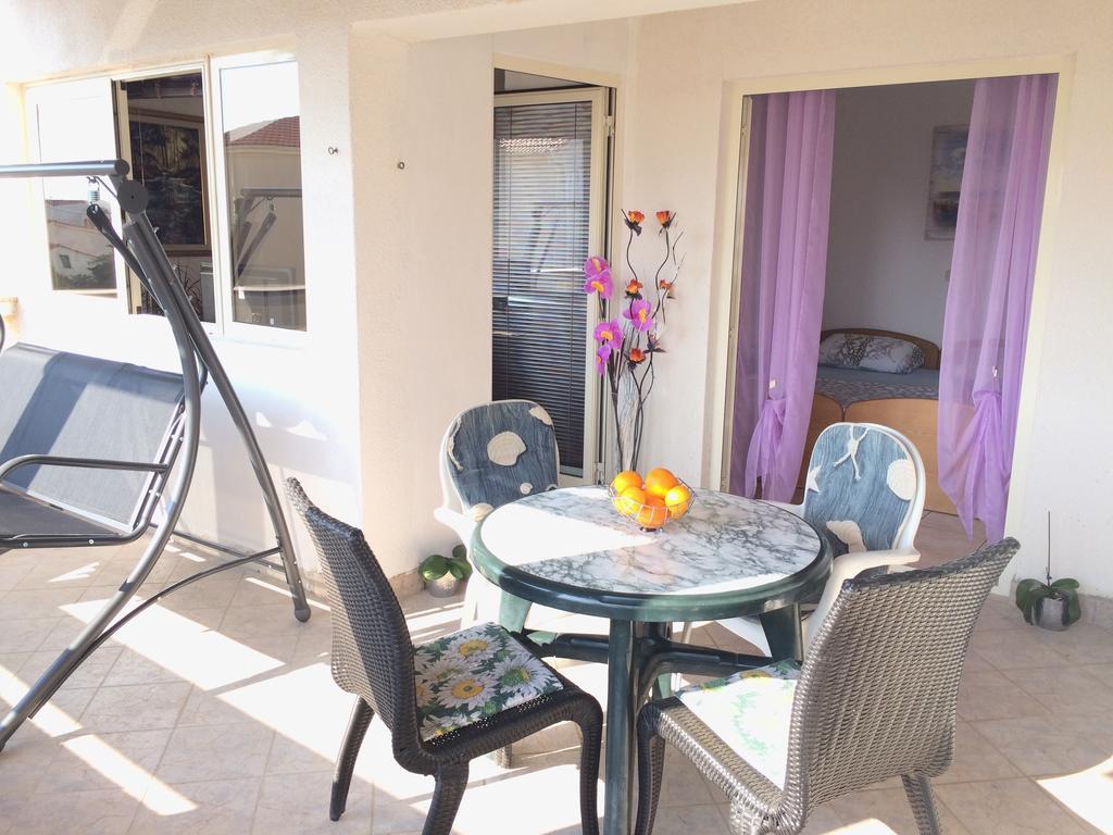 Apartmani Adriatic Ana نوفاليا المظهر الخارجي الصورة