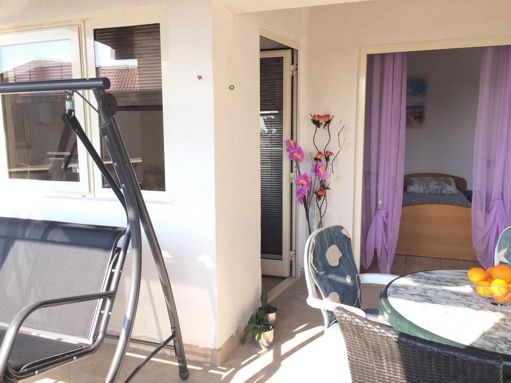 Apartmani Adriatic Ana نوفاليا المظهر الخارجي الصورة