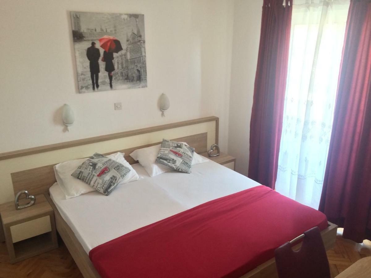 Apartmani Adriatic Ana نوفاليا المظهر الخارجي الصورة