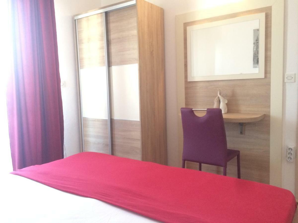 Apartmani Adriatic Ana نوفاليا المظهر الخارجي الصورة